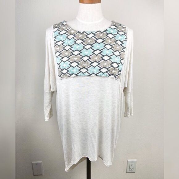 Dolan Embroidered Batwing High Low Tunic - Picture 2 of 6